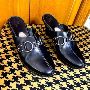 Sz 10 Ecco mule/clogs Black leather w/ comfort soles